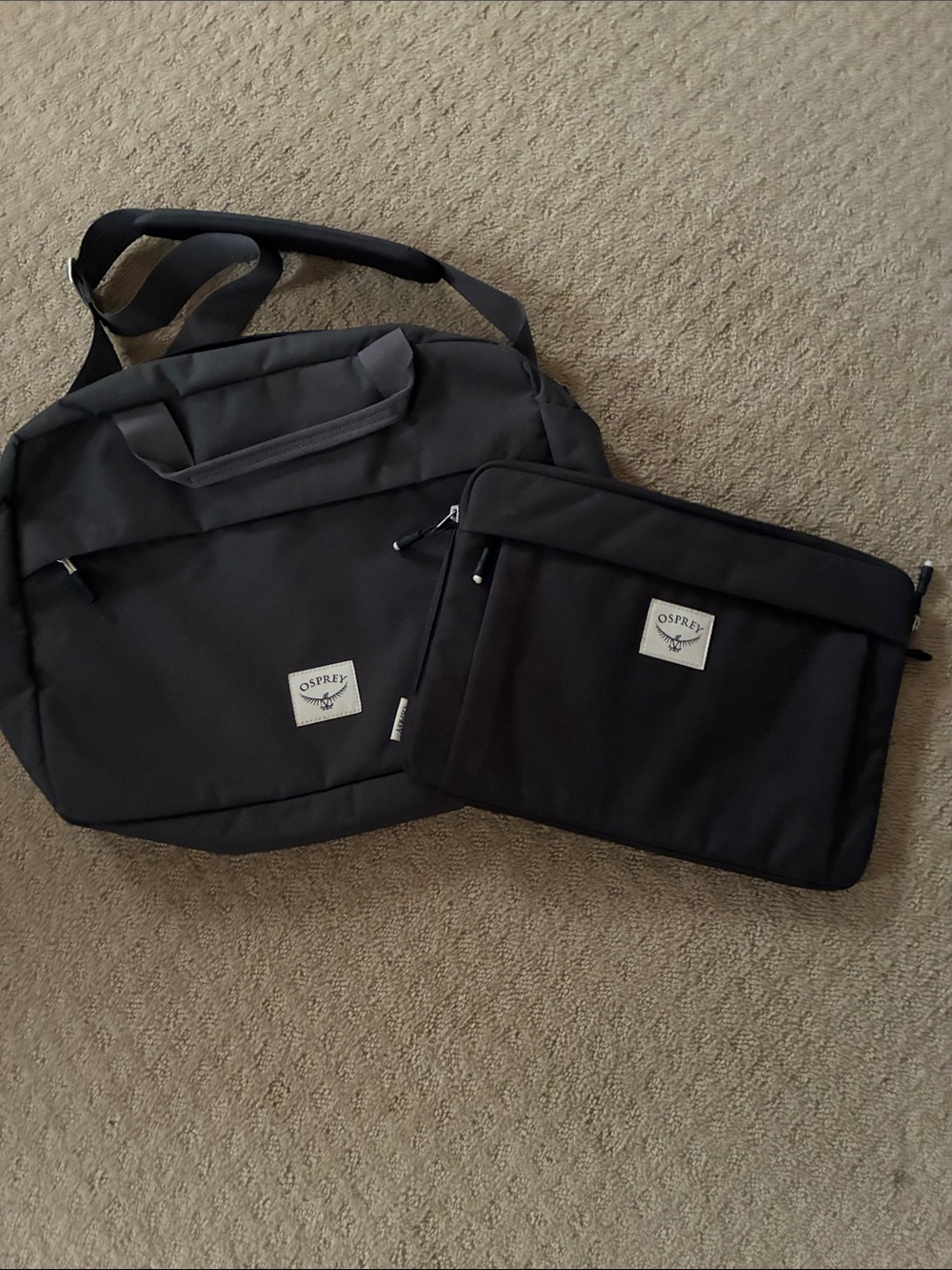 OSPREY Black Laptop Messenger Bag with Padded Sleeve